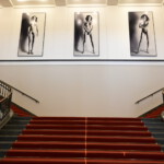 Foyer mit den Big Nudes, Foto @Anna für checkbar.eu