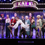 CABARET
Das Berlin-Musical
CABARET - das Berlin-Musical feiert 20-jähriges Jubiläum
Musical
13. Juli - 6. Oktober 2024 // 13. Juli: Jubiläumspremiere
Christopher Isherwoods Berlin-Stories "Lebwohl Berlin" waren die Grundlage des fesselnden Stoffs, der seit 1966 auf internationalen Bühnen immer wieder neu interpretiert wird. Die Inszenierung im TIPI AM KANZLERAMT hält inzwischen den Rekord, im 20. Jahr hat Vincent Patersons Inszenierung nichts an Aktualität und Tempo verloren.
Regie und Choreographie: Vincent Paterson
Musikalischer Leiter der Premiere: Adam Benzwi
Regieberatung und Co-Choreographie: Mette Berggreen
Buch von Joe Masteroff – Nach dem Stück „Ich bin eine Kamera“ von John van Druten und nach den Erzählungen von Christopher Isherwood
Musik von John Kander – Gesangstexte von Fred Ebb – Deutsch von Robert Gilbert
NEU IM CAST: Die bekannte Schauspielerin und Musicaldarstellerin
Daniela Ziegler übernimmt vom 6. August bis zum 2. September die Rolle des Fräulein Schneider.
Ebenfalls neu im Team sind die Schauspieler
Mathias Schlung (Conférencier, zum ersten Mal am 13. Juli) und
Helmut Mooshammer (Herr Schultz, zum ersten Mal am 6. August).
Besetzung 2024
Sally Bowles: Maria-Danaé Bansen* · Paulina Plucinski · Linda Riethoff
Clifford Bradshaw: Alexander Donesch* · Dennis Hupka · Chris M. Nachtigall · Simon Rusch
Conférencier: Mathias Schlung* · Oliver Urbanski
Fräulein Schneider: Regina Lemnitz* · Daniela Ziegler
Herr Schultz: Dirk Schoedon* · Helmut Mooshammer · Peter Rühring
Fräulein Kost: Jacqueline Macaulay* · Anna Overbeck · Julie Wolff
Ernst Ludwig: Torsten Stoll*
Bobby / Matrose: Christoph Jonas* · Lukas Baeskow · Dennis Hupka
Max / Matrose: Daniel Sellier* · Christian Arndt
Kit Kat Girls (Helga, Mausi, Lulu und Frenchie): Kiara Brunken* · Michael Fernandez* - Sarah Fleige · Robert Lankester · Marion Mayer · Carolin Schönemann · Deliah Stuker · Anastasia Troska · Cindy Walther* ·