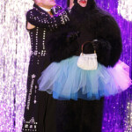 CABARET
Das Berlin-Musical
CABARET - das Berlin-Musical feiert 20-jähriges Jubiläum
Musical
13. Juli - 6. Oktober 2024 // 13. Juli: Jubiläumspremiere
Christopher Isherwoods Berlin-Stories "Lebwohl Berlin" waren die Grundlage des fesselnden Stoffs, der seit 1966 auf internationalen Bühnen immer wieder neu interpretiert wird. Die Inszenierung im TIPI AM KANZLERAMT hält inzwischen den Rekord, im 20. Jahr hat Vincent Patersons Inszenierung nichts an Aktualität und Tempo verloren.
Regie und Choreographie: Vincent Paterson
Musikalischer Leiter der Premiere: Adam Benzwi
Regieberatung und Co-Choreographie: Mette Berggreen
Buch von Joe Masteroff – Nach dem Stück „Ich bin eine Kamera“ von John van Druten und nach den Erzählungen von Christopher Isherwood
Musik von John Kander – Gesangstexte von Fred Ebb – Deutsch von Robert Gilbert
NEU IM CAST: Die bekannte Schauspielerin und Musicaldarstellerin
Daniela Ziegler übernimmt vom 6. August bis zum 2. September die Rolle des Fräulein Schneider.
Ebenfalls neu im Team sind die Schauspieler
Mathias Schlung (Conférencier, zum ersten Mal am 13. Juli) und
Helmut Mooshammer (Herr Schultz, zum ersten Mal am 6. August).
Besetzung 2024
Sally Bowles: Maria-Danaé Bansen* · Paulina Plucinski · Linda Riethoff
Clifford Bradshaw: Alexander Donesch* · Dennis Hupka · Chris M. Nachtigall · Simon Rusch
Conférencier: Mathias Schlung* · Oliver Urbanski
Fräulein Schneider: Regina Lemnitz* · Daniela Ziegler
Herr Schultz: Dirk Schoedon* · Helmut Mooshammer · Peter Rühring
Fräulein Kost: Jacqueline Macaulay* · Anna Overbeck · Julie Wolff
Ernst Ludwig: Torsten Stoll*
Bobby / Matrose: Christoph Jonas* · Lukas Baeskow · Dennis Hupka
Max / Matrose: Daniel Sellier* · Christian Arndt
Kit Kat Girls (Helga, Mausi, Lulu und Frenchie): Kiara Brunken* · Michael Fernandez* - Sarah Fleige · Robert Lankester · Marion Mayer · Carolin Schönemann · Deliah Stuker · Anastasia Troska · Cindy Walther* ·